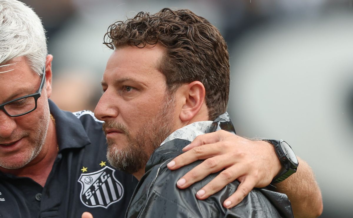 Marcelo Teixeira convida Elano para reforçar projeto da base do Santos; Quaresma é pego de surpresa