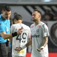 Santos reclama de não expulsão de Thiago Mendes