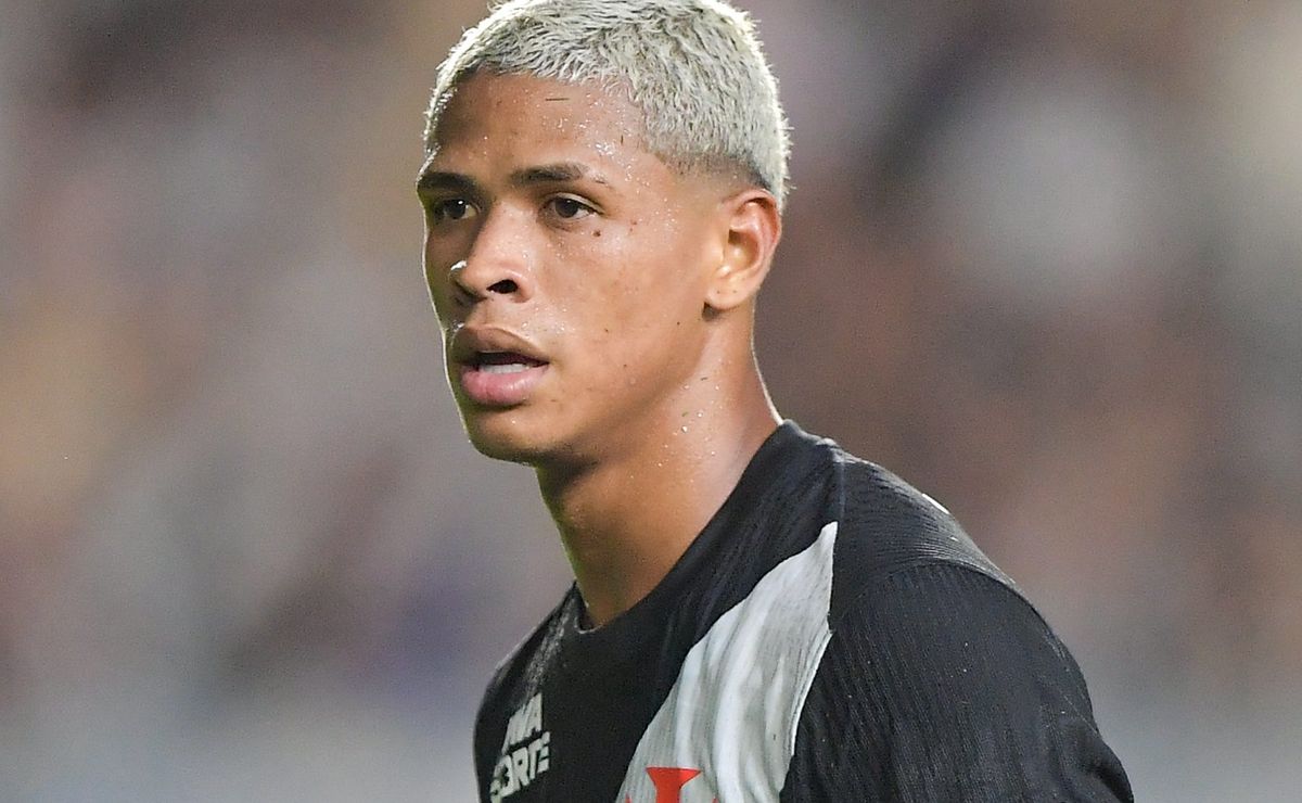 Cauan Barros imita Neymar e câmeras flagram deboche durante Santos X Vasco pelo Brasileirão