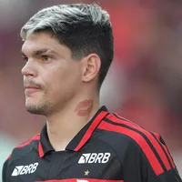 Torcida do Flamengo se enfurece com falha de Ayrton Lucas em gol do Lanús