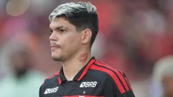 Ayrton Lucas, jogador do Flamengo, durante partida contra o Botafogo no estadio Engenhao pelo campeonato Carioca 2026. Foto: Thiago Ribeiro/AGIF