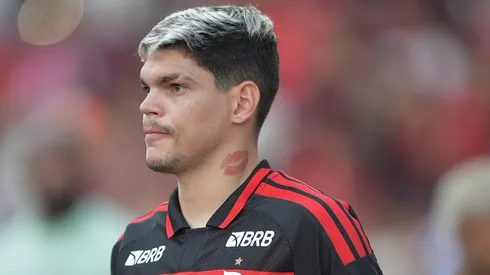 Ayrton Lucas, jogador do Flamengo, durante partida contra o Botafogo no estadio Engenhao pelo campeonato Carioca 2026. Foto: Thiago Ribeiro/AGIF