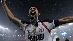 Carlos Izquierdoz celebrou o título sobre o Flamengo. Foto: Buda Mendes