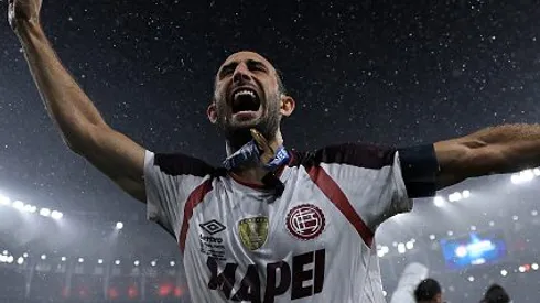 Carlos Izquierdoz celebrou o título sobre o Flamengo. Foto: Buda Mendes