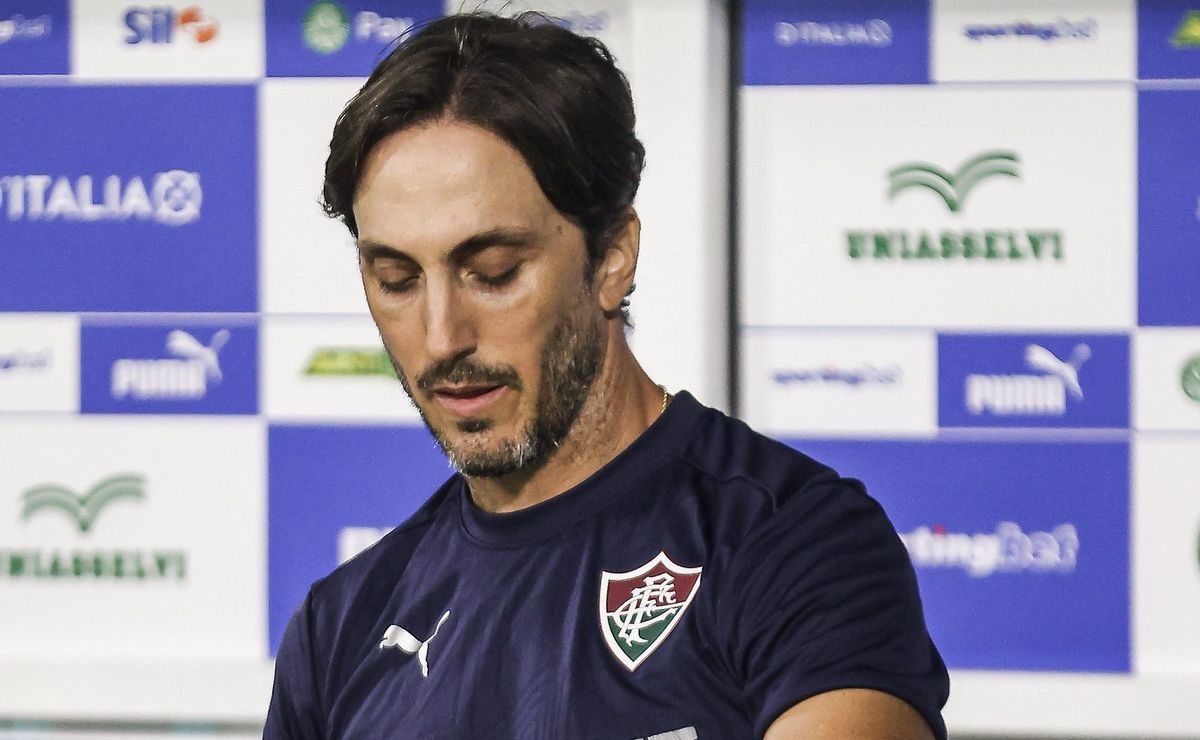 Zubeldía expõe busca do Fluminense por centroavante para a temporada: “Tomara que consigamos um”