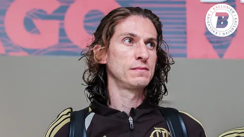 Filipe Luís, técnico do Flamengo, durante viagem com a delegação Rubro-Negra