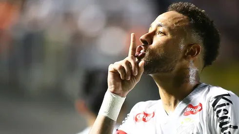 Neymar marca dois gols em Santos x Vasco da Gama.