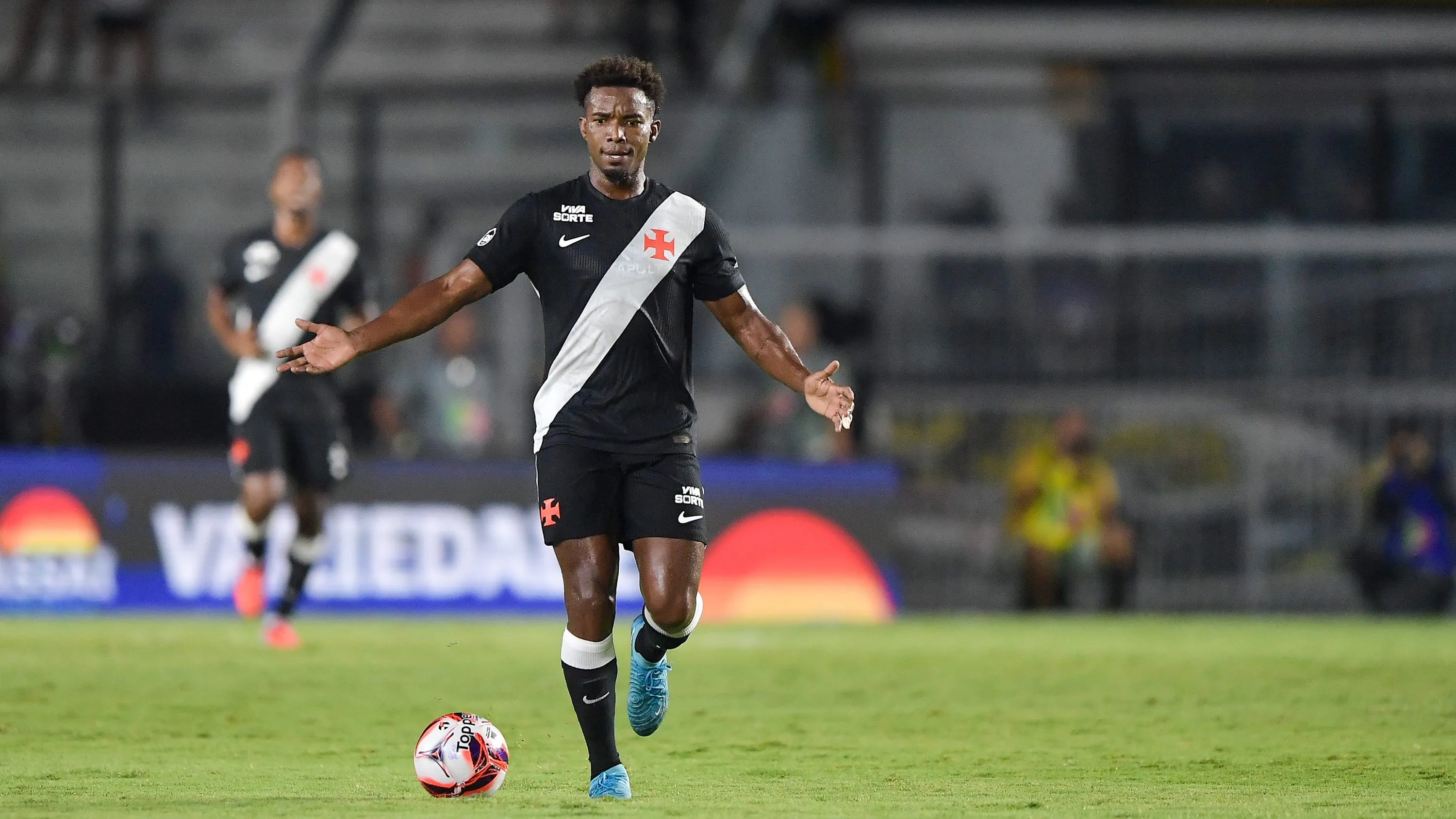 Thiago Mendes foi criticado e xingado - Foto: Thiago Ribeiro/AGIF.