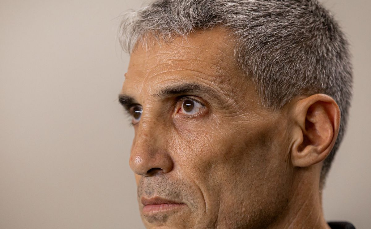 Vojvoda comenta mudança de formação e faz comparação entre Santos, Flamengo e Palmeiras