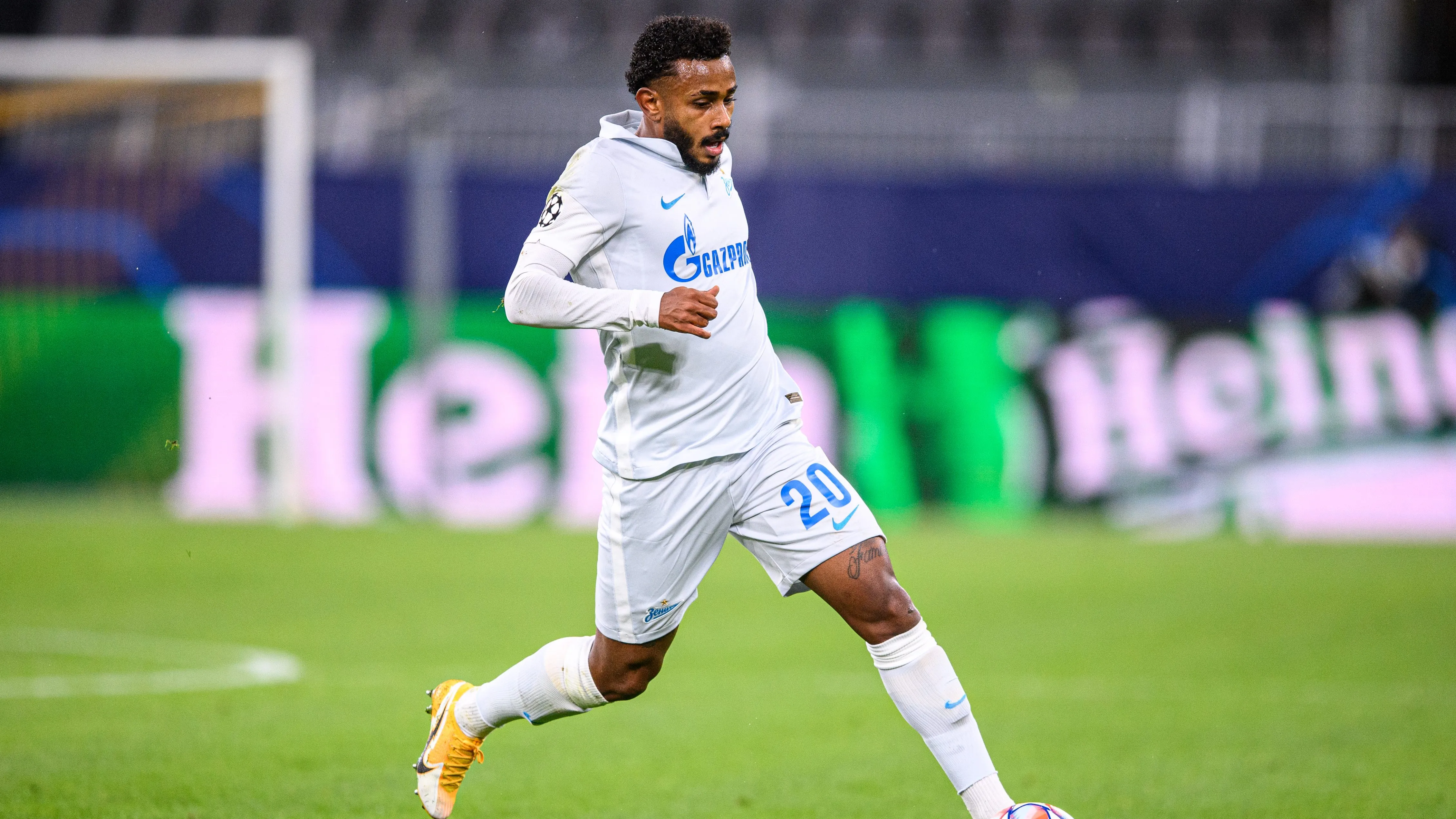 O meio-campista Wendel 