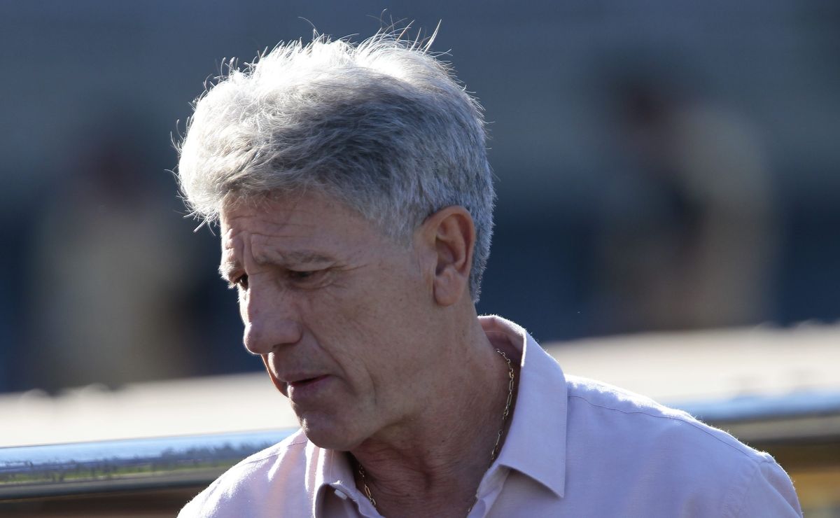 Nome de Renato Gaúcho volta a esquentar no Vasco e aliados de Pedrinho preferem o comandante brasileiro