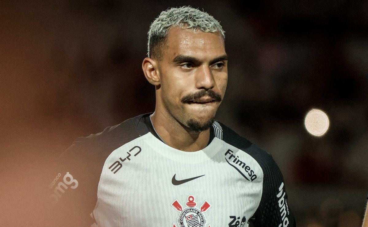 Matheuzinho vendido após propostas chegando ao Corinthians não vai acontecer; lateral será valorizado