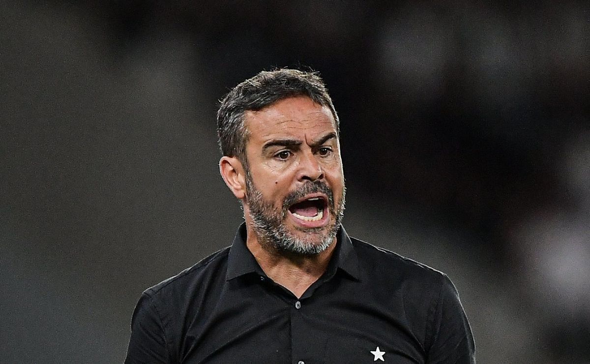 Vasco não desiste de Artur Jorge e adota jogo de paciência nas negociações com o treinador