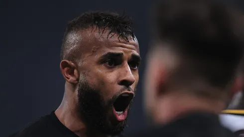 Alex Santana em campo durante jogo do Timão.