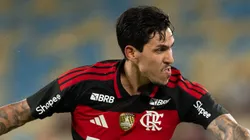 Pedro em campo com a camisa do Fla.