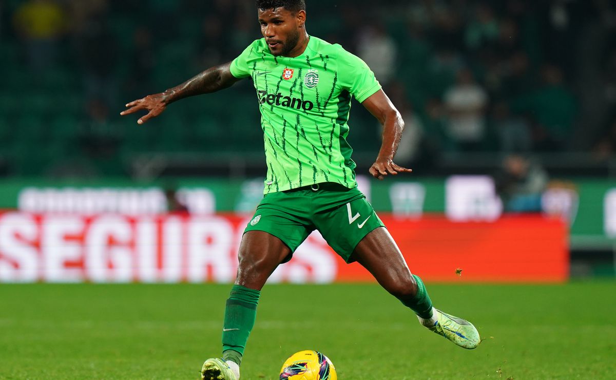 Santos busca contratação de zagueiro até terça-feira (3) e Matheus Reis, ex-São Paulo, está descartado