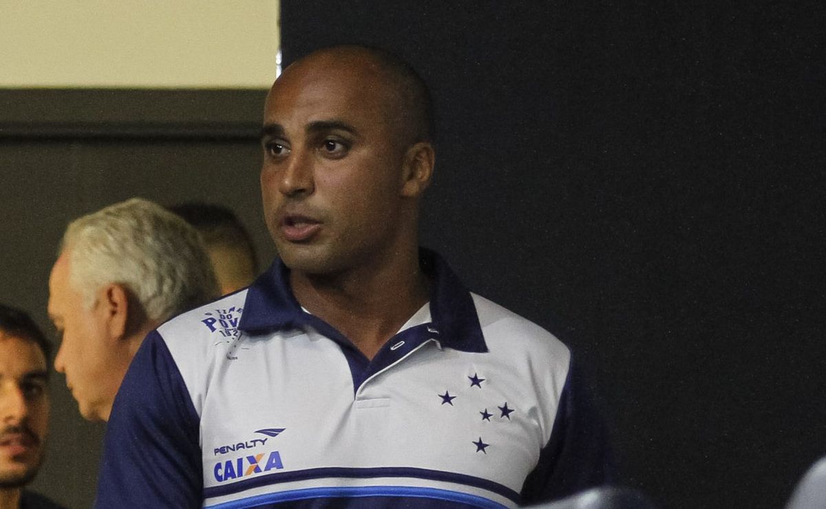 Ex-jogador do Cruzeiro, Deivid revela ajuda financeira em momento caótico do Clube: “Eu coloquei R$ 50 milhões”