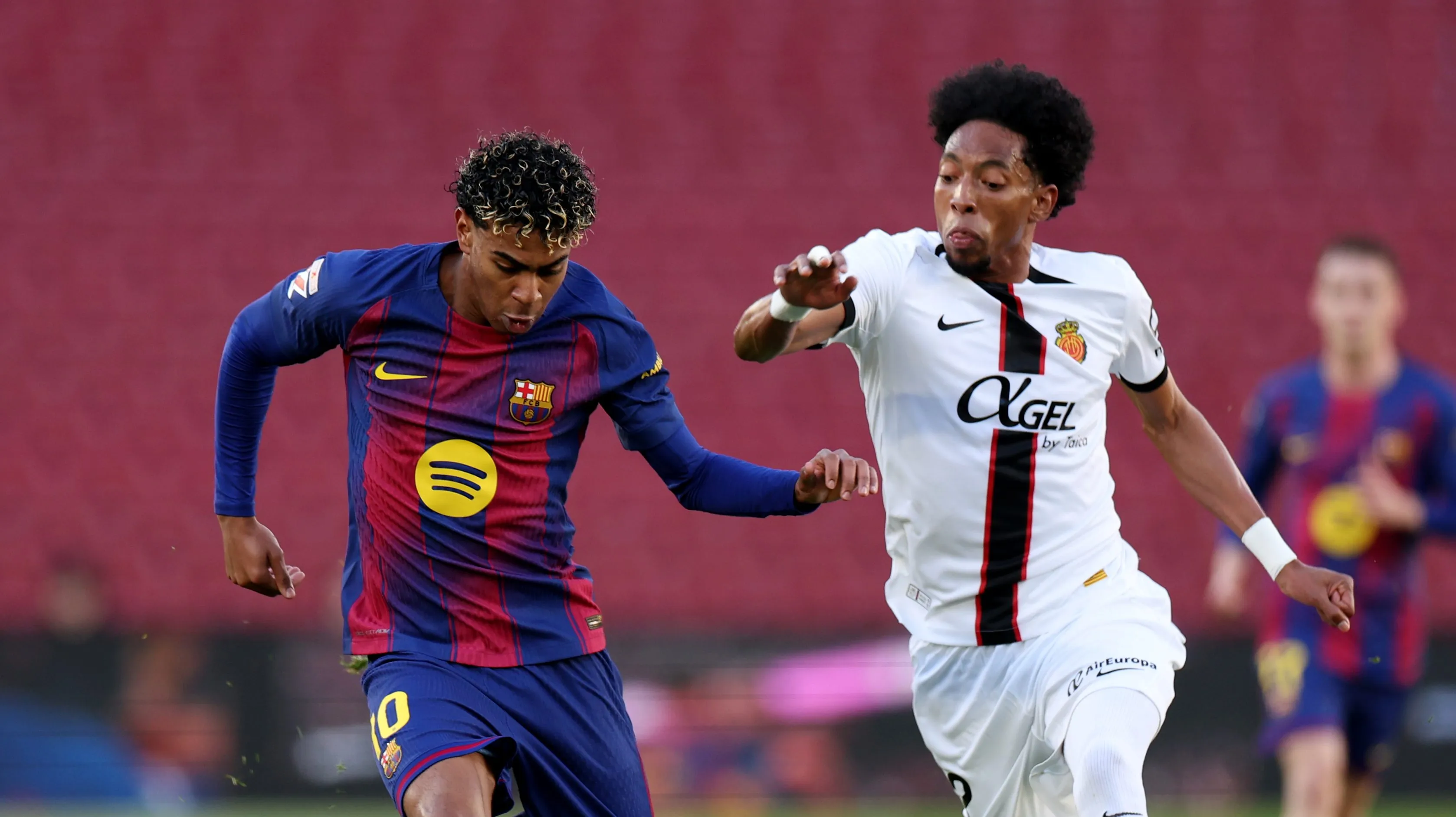 Mojica marcando Yamal pelo Campeonato Espanhol. (Photo by Judit Cartiel/Getty Images)