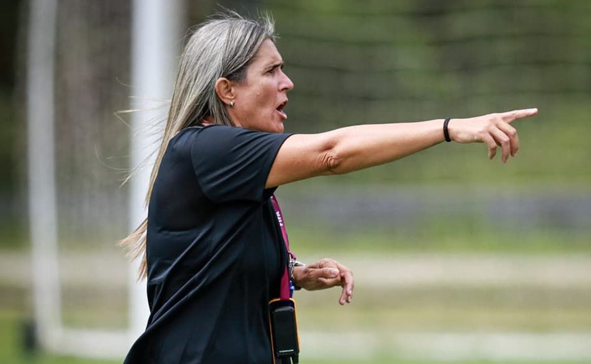 Emily Lima é apresentada no Corinthians e relembra passagem pelo Levante