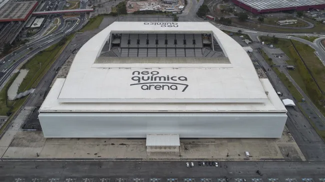 Caixa e Corinthians vêm discutindo dois temas: dívida do SCCP com o banco e os naming rights da Arena – Foto: Ricardo Moreira/Getty Images
