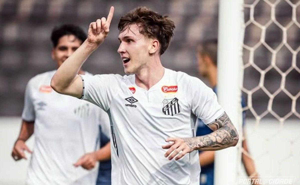 Rafael Freitas perde espaço no Santos, não agrada Vojvoda e está a caminho do Guarani