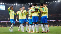 Seleção Brasileira em jogo no estádio do Arsenal contra Senegal.