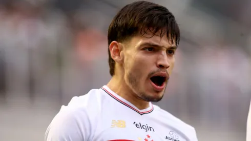 Bobadilla, jogador do São Paulo, comemora seu gol durante partida contra o Juventude no estadio Vila Belmiro pelo campeonato Brasileiro A 2025. Foto: Mauricio De Souza/AGIF