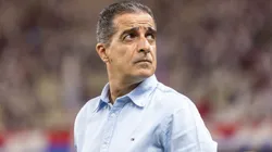 Ex-Fortaleza e Botafogo, Renato Paiva está sendo especulado no Vasco - Foto: Lucas Emanuel/AGIF