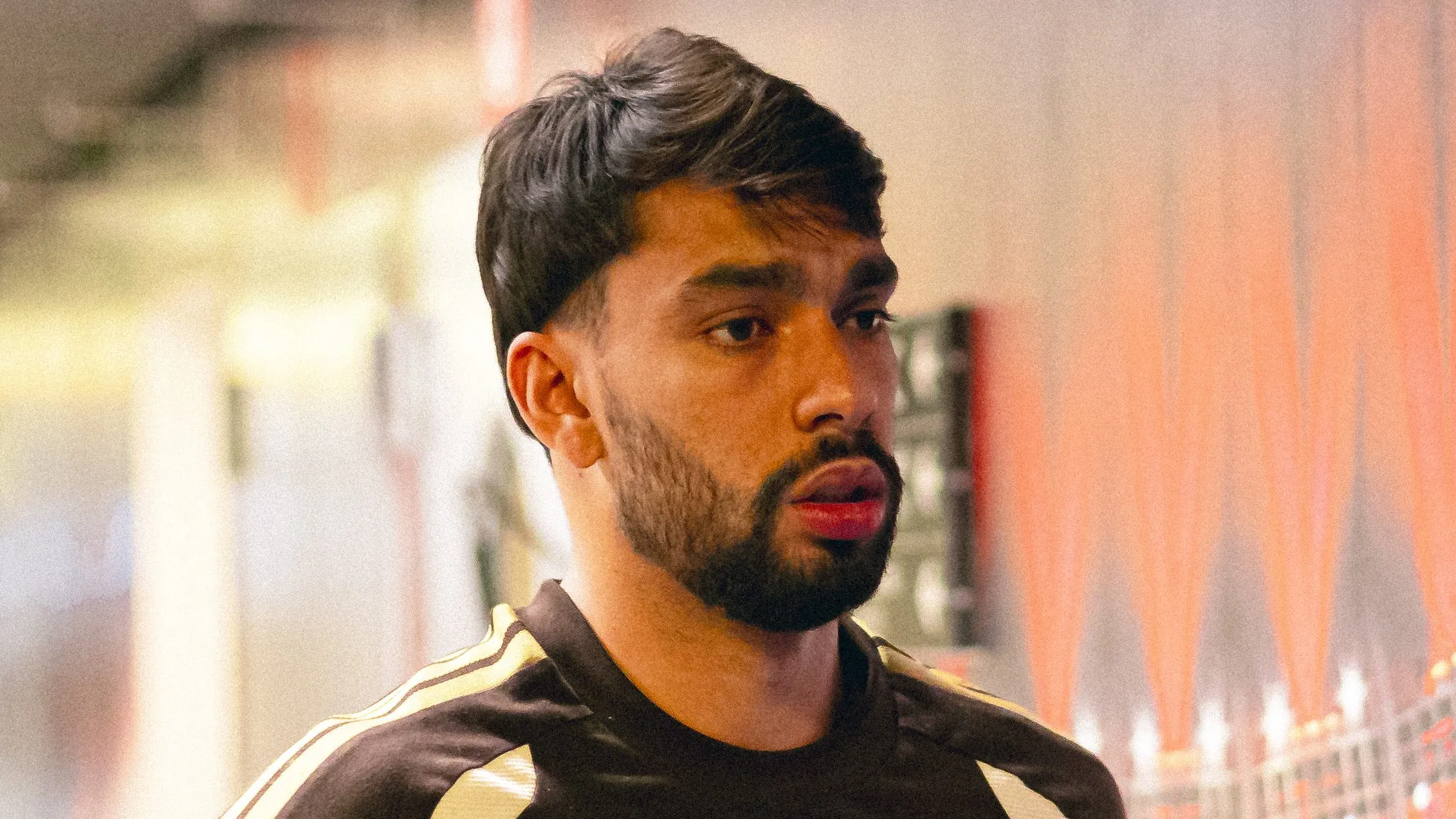 Paquetá durante chegada do elenco ao Maracanã. Foto: Adriano Fontes/Flamengo