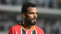 Danielzinho durante partida contra o Santos, na Vila
