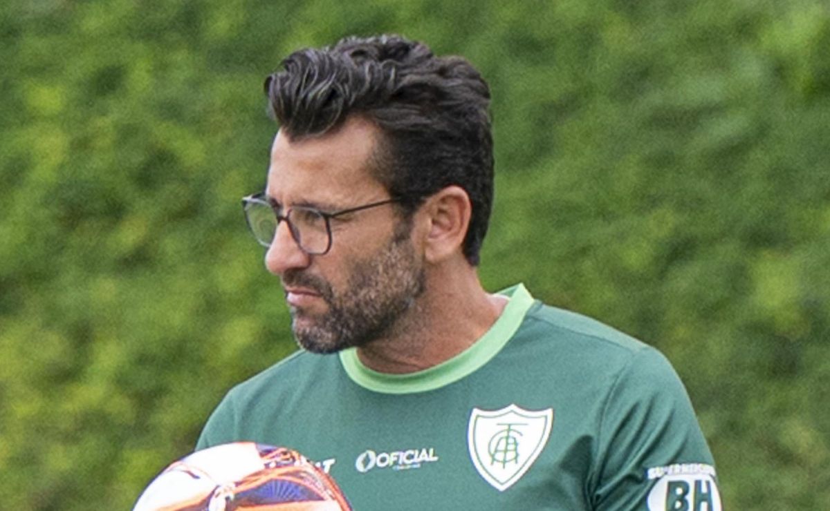 Alberto Valentim faz apelo antes de América-MG x Atlético-MG e apimenta arbitragem da semifinal