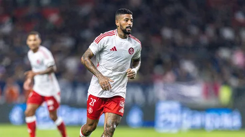 Paulinho Paula em ação diante do Remo