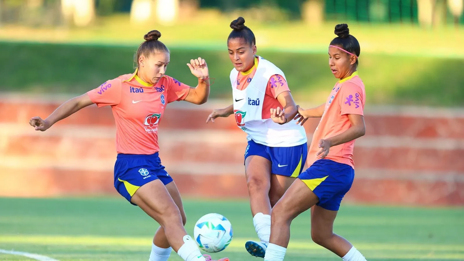 Jogadoras da Seleção Feminina Sub-20 em treino