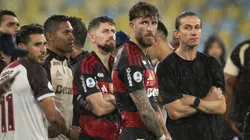 Filipe Luis e jogadores do Flamengo no Maracanã.