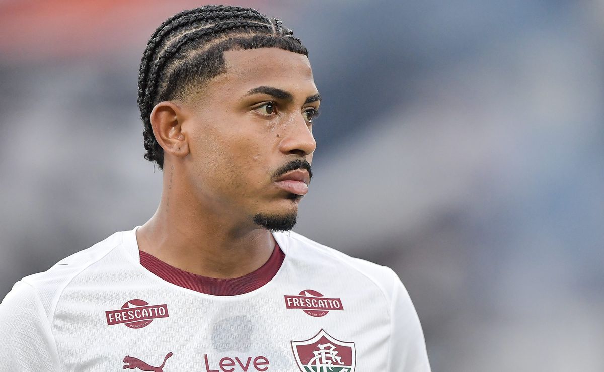 John Kennedy vive recomeço no Fluminense e exalta Luis Zubeldía: “Sempre tenta ajudar todos”