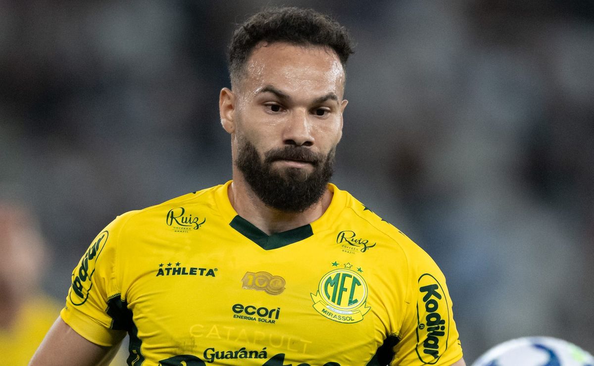 Edson Carioca volta aos treinos, supera cirurgia e se aproxima de retorno pelo Mirassol