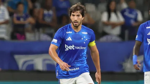 Lucas Silva durante o confronto entre Cruzeiro e Pouso Alegre-MG