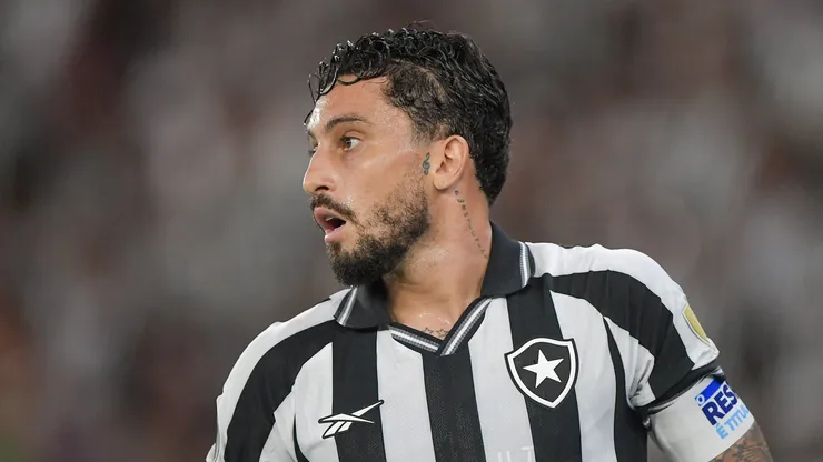 RJ - RIO DE JANEIRO - 25/02/2026 - COPA LIBERTADORES 2026, BOTAFOGO X NACIONAL POTOSI - Alex Telles jogador do Botafogo durante partida contra o Nacional Potosi no estadio Engenhao pelo campeonato Copa Libertadores 2026. Foto: Thiago Ribeiro/AGIF