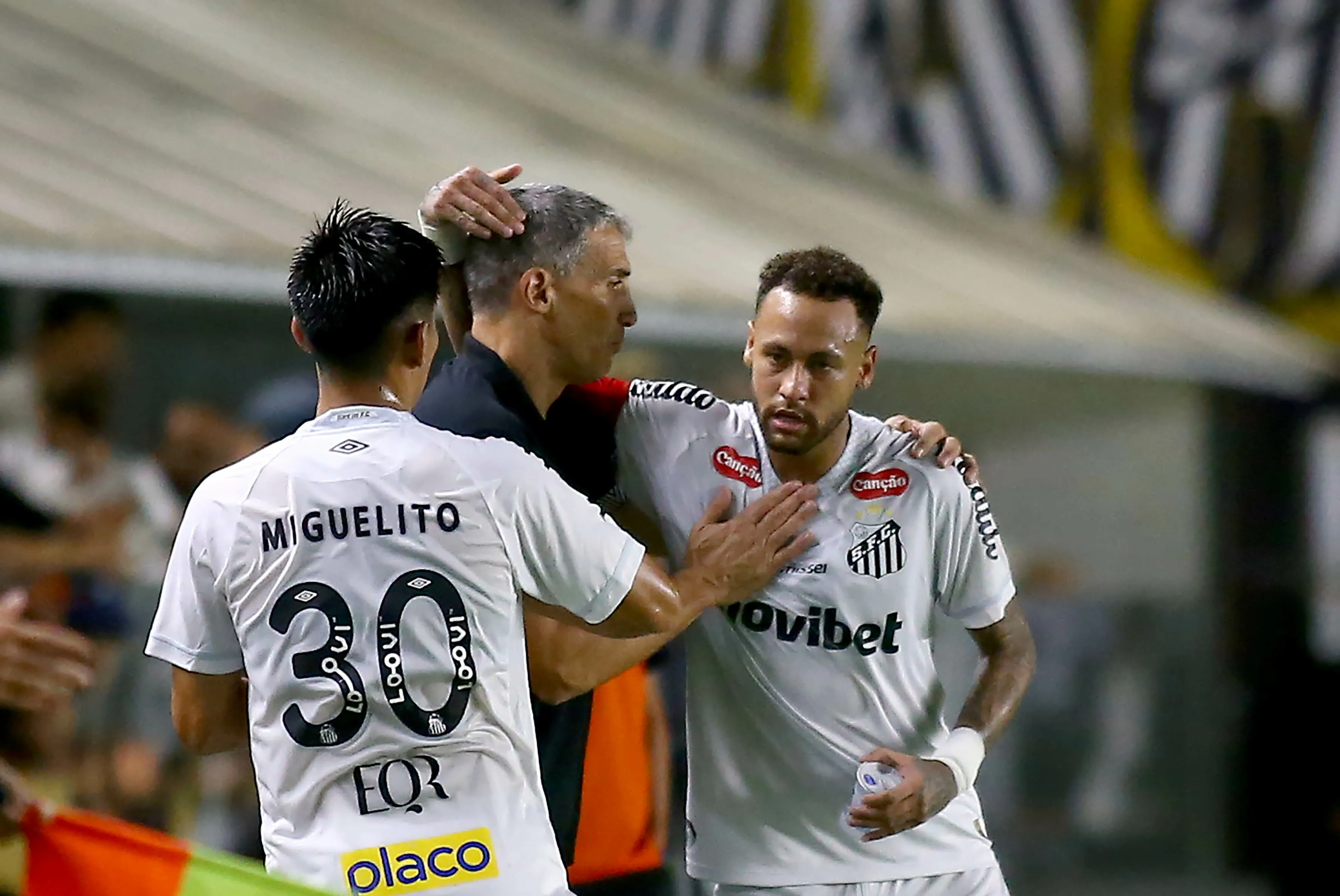 Santos vem de vitória sobre o Vasco no Brasileirão. Foto: Mauricio De Souza/AGIF