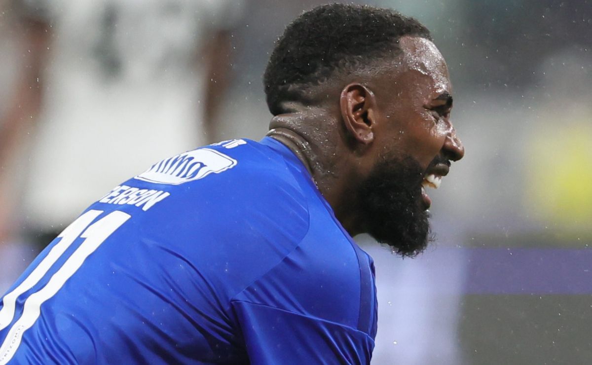 Câmeras flagram drama de Gerson, ex-Flamengo, após sofrer lesão em jogo do Cruzeiro no Mineiro