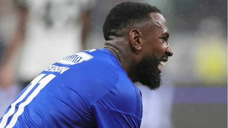 Gerson passa por situação problemática após sofrer pancada em jogo do Cruzeiro.