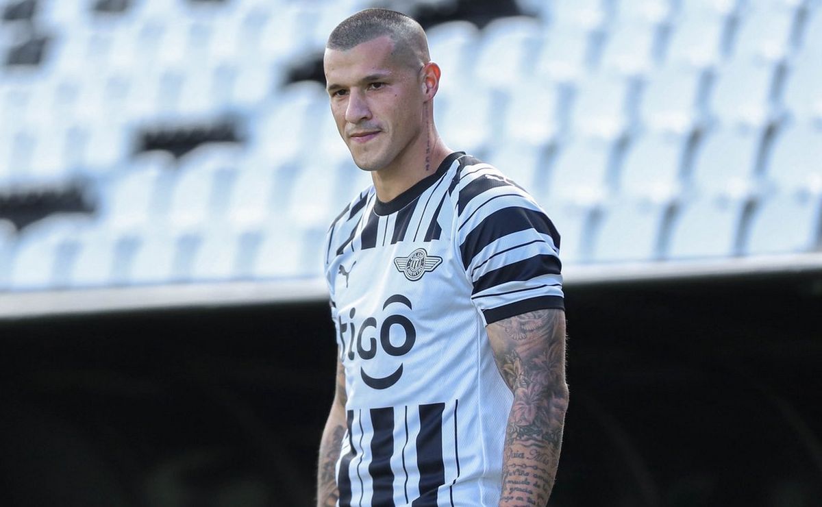 Alan Benítez é anunciado pelo Libertad e torcedores do Internacional sugerem Rochet e +2 aos paraguaios