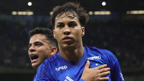 Kaio Jorge jogador do Cruzeiro comemora seu gol durante partida contra o Pouso Alegre no estadio Mineirao pelo campeonato Mineiro 2026. Foto: Gilson Lobo/AGIF