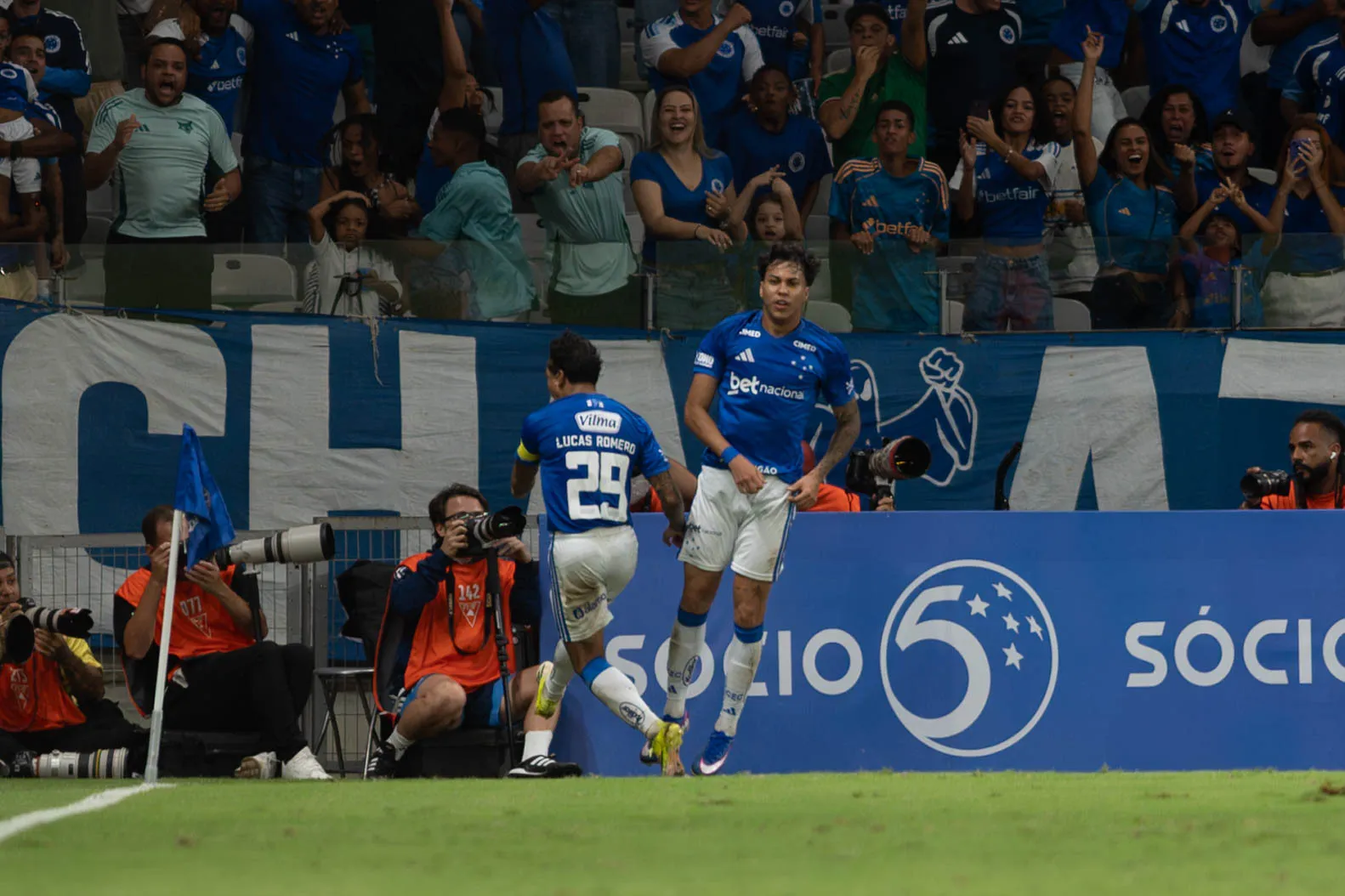 Kaio Jorge jogador do Cruzeiro comemora seu gol durante partida contra o Pouso Alegre no estadio Mineirao pelo campeonato Mineiro 2026. Foto: Alessandra Torres/AGIF