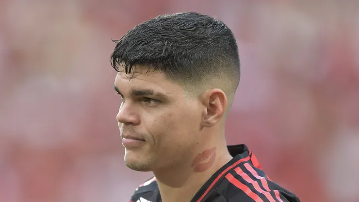 Ayrton Lucas está no Mengão há mais de três anos