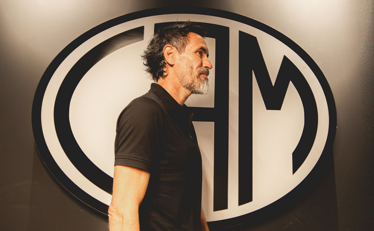 Eduardo Domínguez deve repetir escalação de interino no Atlético-MG em estreia contra o América-MG