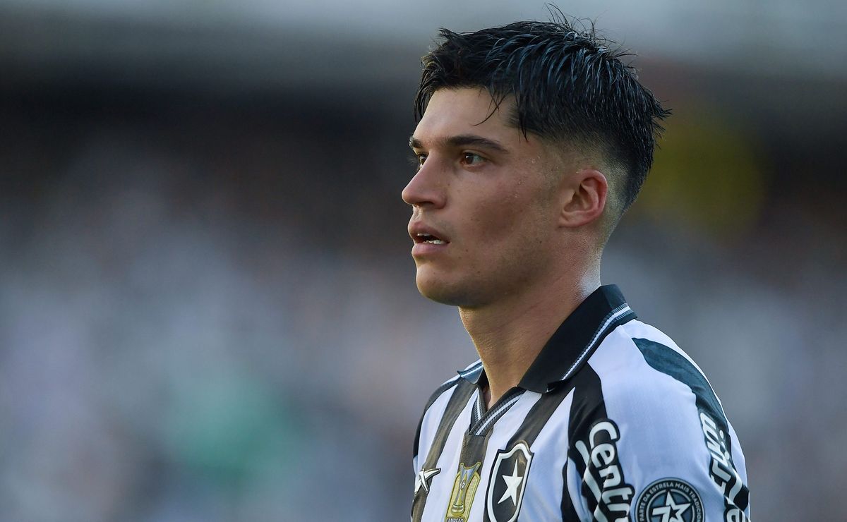 Joaquín Correa se recupera de lesão e tenta ganhar a confiança de Martín Anselmi no Botafogo
