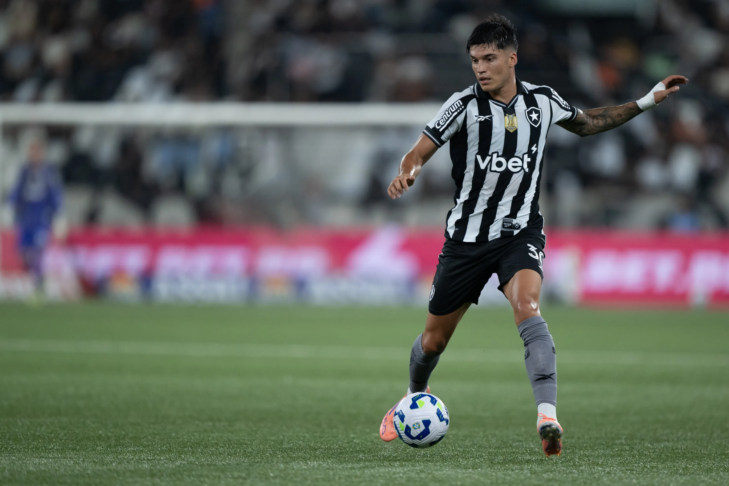 Joaquín Correa durante partida pelo Botafogo. Foto: Jorge Rodrigues/AGIF