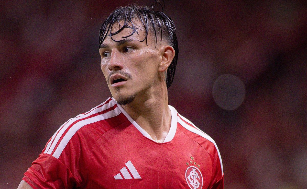 Anderson Daronco expulsa Bernabei em Grêmio x Internacional em Gre-Nal na final do Gaúchão