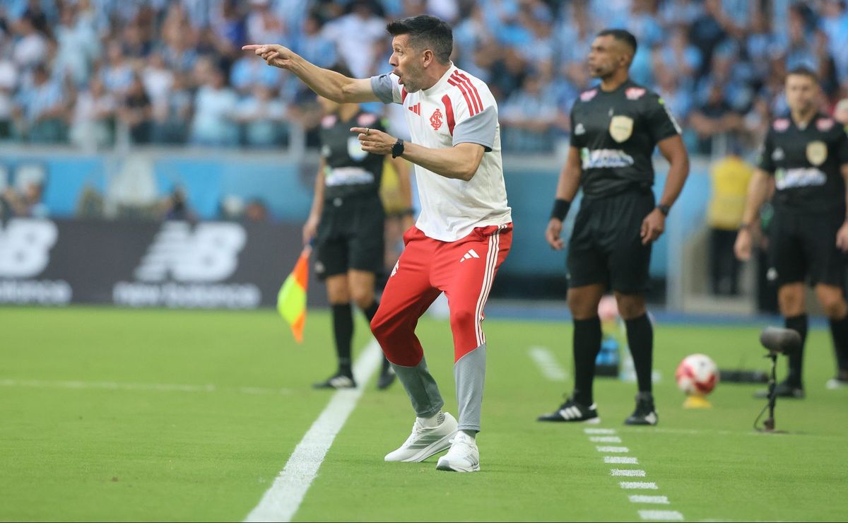 Estratégias de Paulo Pezzolano falham e Internacional perde Gre-Nal na ida da final do Gaúcho 2026